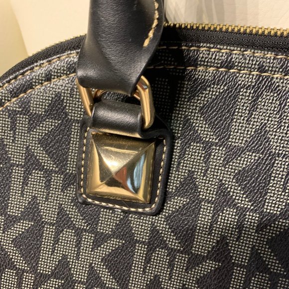 Hand bag, shoulder bag, Black and Grey.17 IN X 11.5 IN, Faux Leather.Wendy Keen. - Picture 5 of 16